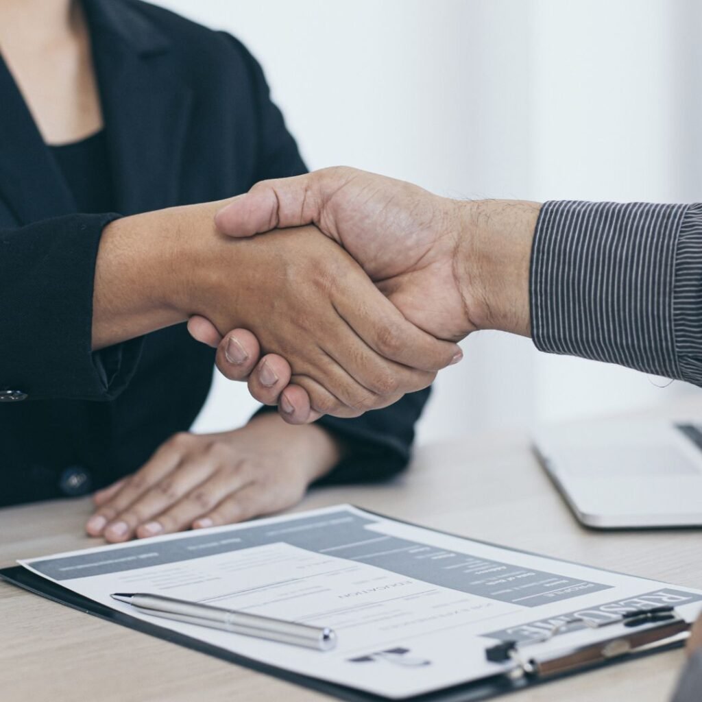 CONTRATOS LABORALES: CLÁUSULAS CLAVE QUE DEBES REVISAR